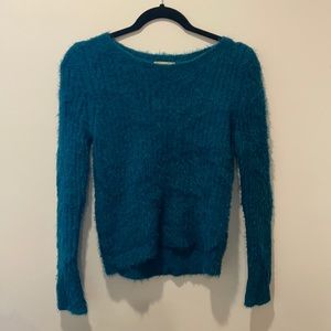 🦕Fluffy teal sweater